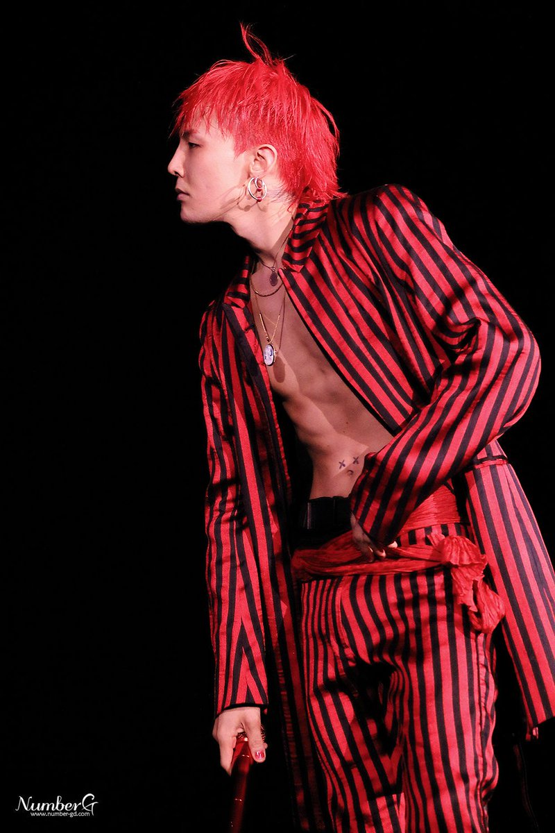 gd88bigbang1118's tweet photo. 裸スーツえちくね？🔞🔞🔞 https://t.co/8HrKKHbn8R