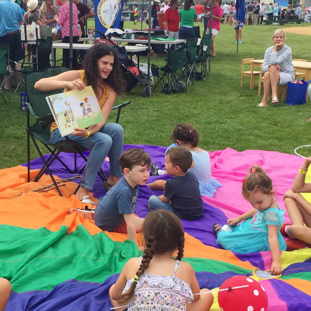 j_veissid's tweet photo. Loved celebrating Hull's 375th anniversary today with a parade, field day and a special Ruby's Sword storytime! Thank you Hull Public Library for hosting me!βοΈππ
#rubyssword #storytime #childrensbooks #picturebook #newbook #kidlit https://t.co/My7ZaJiYmS
