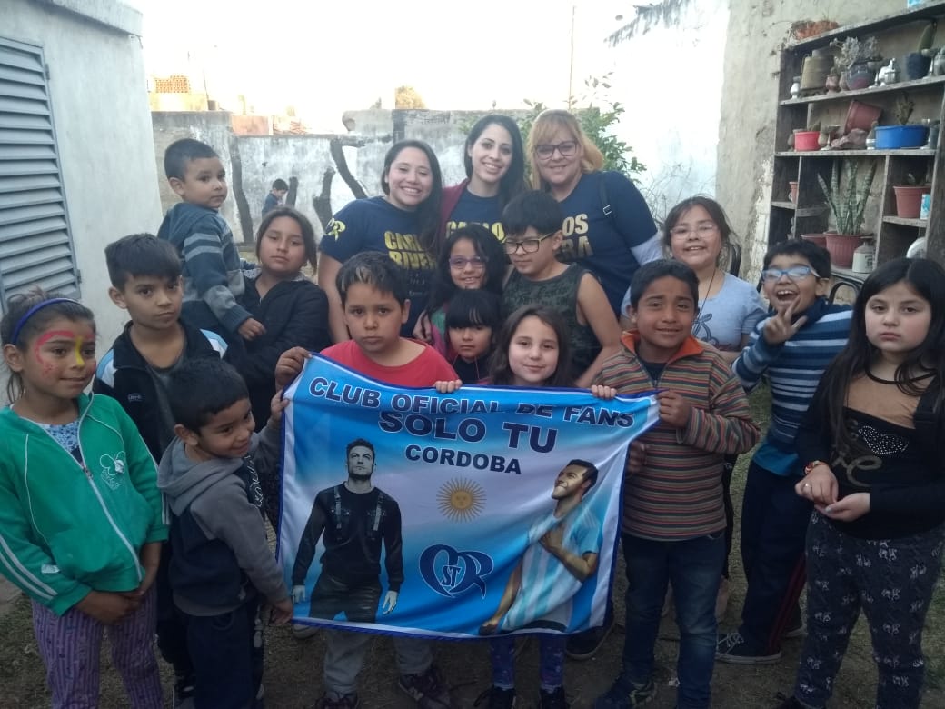 SolotuCBA's tweet photo. Felices y Orgulloso del @ClubSoloTu_Arg y esto es gracias a ti @_CarlosRivera que formaste esta gran familia, gracias a cada una de las donaciones de nuestros integrantes, hoy hicieron sonreír a muchos niños 🤗. Gracias al Merendero @tumano_cba por permitirnos esto. https://t.co/hsjCgqj1gP