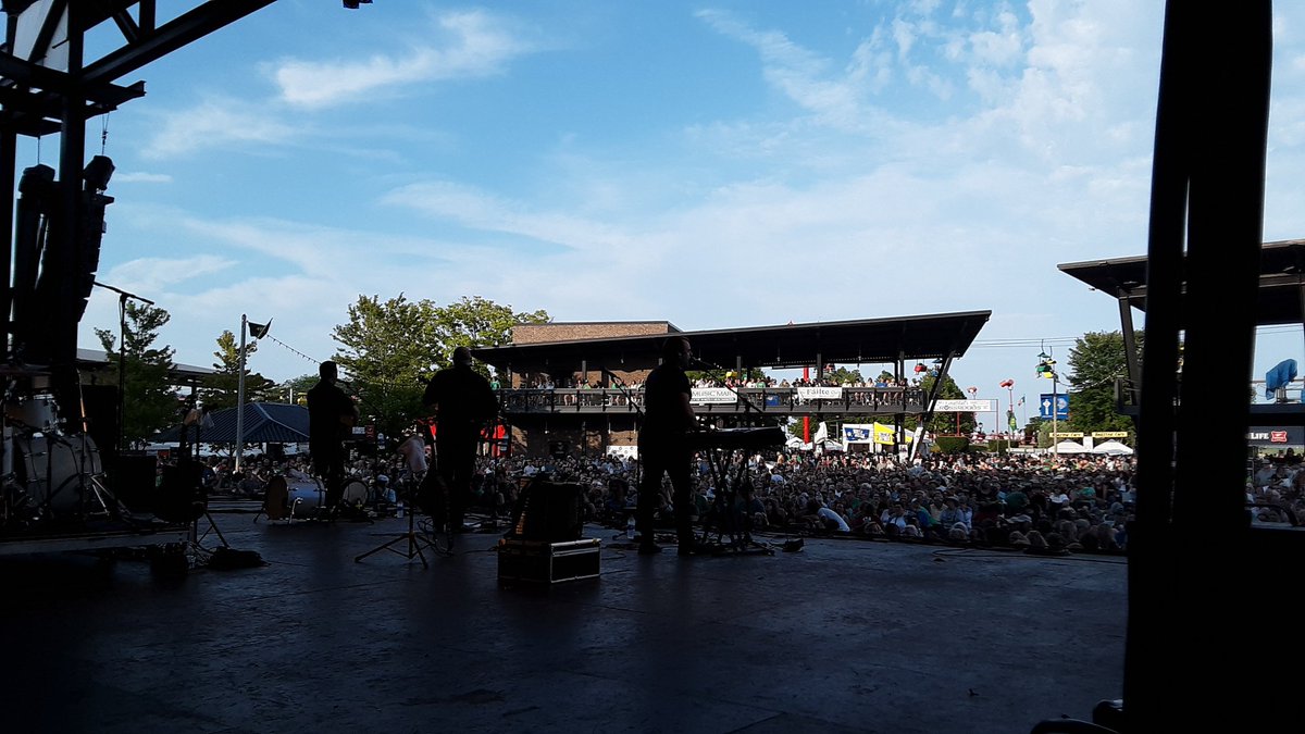 mokeeffe13's tweet photo. The High Kings charming the crowd at the @AerLingus
Stage on a beautiful evening @mkeirishfest https://t.co/s0Kpm0rq7f
