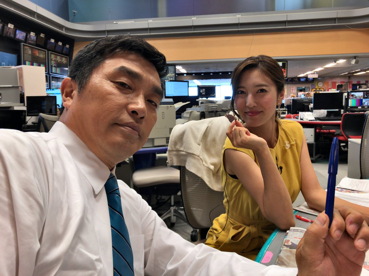 日曜報道the Prime No Twitter この後は マサか のスポーツ 本番前の 山本昌 キャスター の横で 小澤陽子 アナはお菓子で糖分補給中