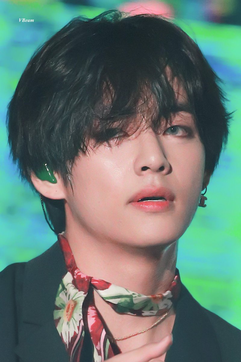 VsCOLORS_'s tweet photo. Heartbeat...🍁🌿

📷💜: @VBeam1230
@BTS_twt #V #뷔 #태형 #김태형
#キムテヒョン #金泰亨 #TAEHYUNG #テテ #ブイ #aesthetics BTS #MTVHottest https://t.co/TwTjlkvUQX