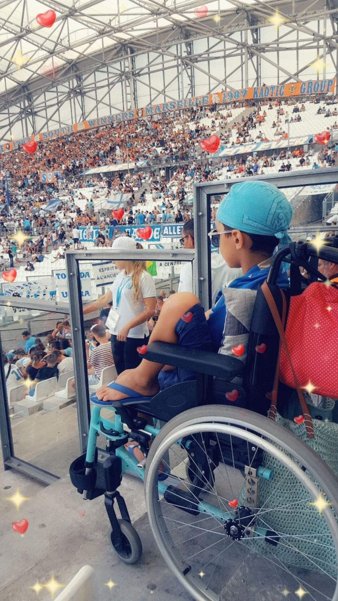 velodrOMphoceen's tweet photo. Bonsoir la #TeamOM , je viens de tomber là-dessus sur Facebook, Elyam a été touché par ce putain de cancer, il lui reste un peu de temps avant de partir et c'est un grand supporter de l'@OM_Officiel , s'il vous plaît partagez afin qu'il puisse réaliser son rêve. #OM #FCNAOM https://t.co/gv7dmP5qz7