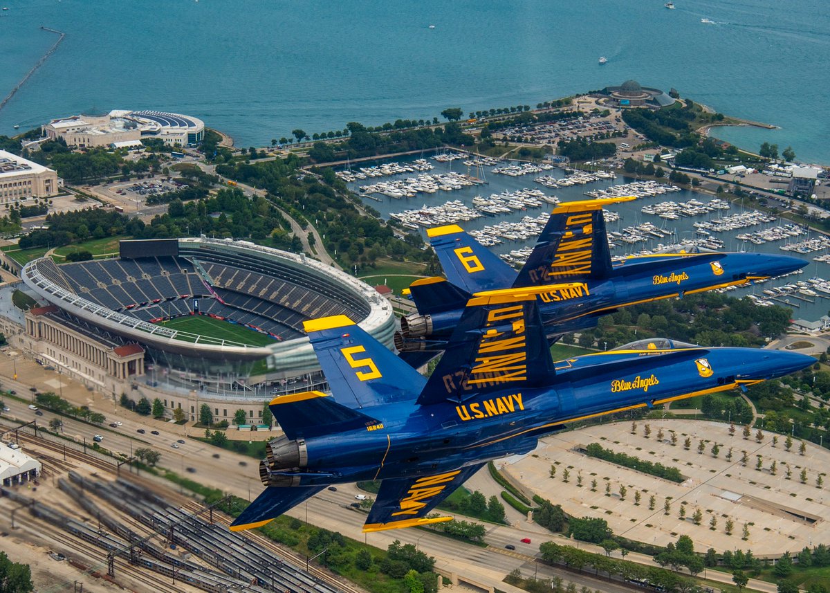 Check out the view from our jets, #Chicago!

We're excited to continue performing over the #WindyCity for the #ChiAirandWaterShow this weekend! 

Who's coming to the lakefront to see us tomorrow?

#USNavy
#USMC
#ForgedByTheSea
#SemperFi