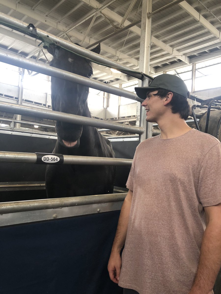 DaWizardOf_Croz's tweet photo. Also, turns out I’m 19.85327 hands and met this guy.. #IowaStateFair @IowaStateFair https://t.co/v4Ro6Rkh20
