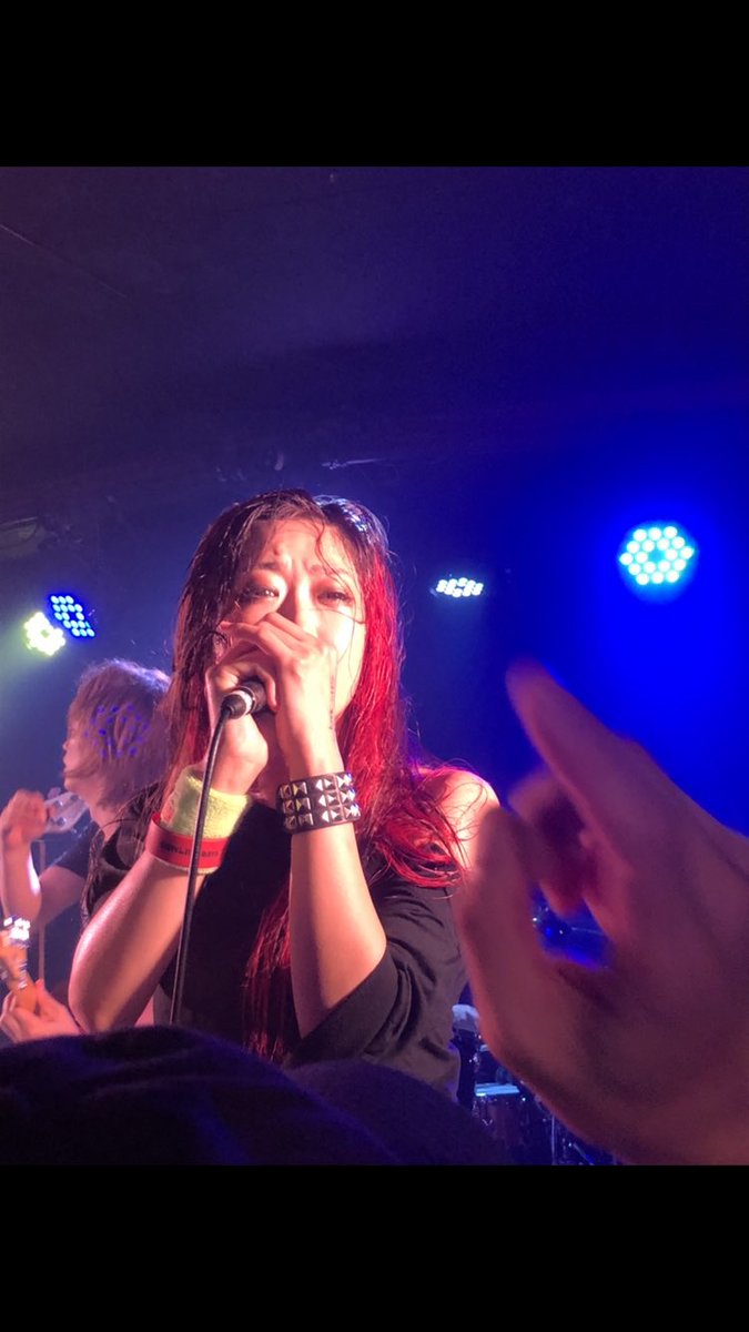 hanzo_4312's tweet photo. 昨夜 大山まきVSアステリズム 2マンライブ。ハコがソールドアウトでかなりの熱気！最後  SPゲスト飛び入りもあって最強で最高過ぎるライブでございました！ 😆楽しすぎたあ！😆またええもん観れたあ～！😆 #大山まき #アステリズム  #howlingnight #超SPゲスト #QR忘 #あれは涙やったのか!? https://t.co/odFmZtkFCb