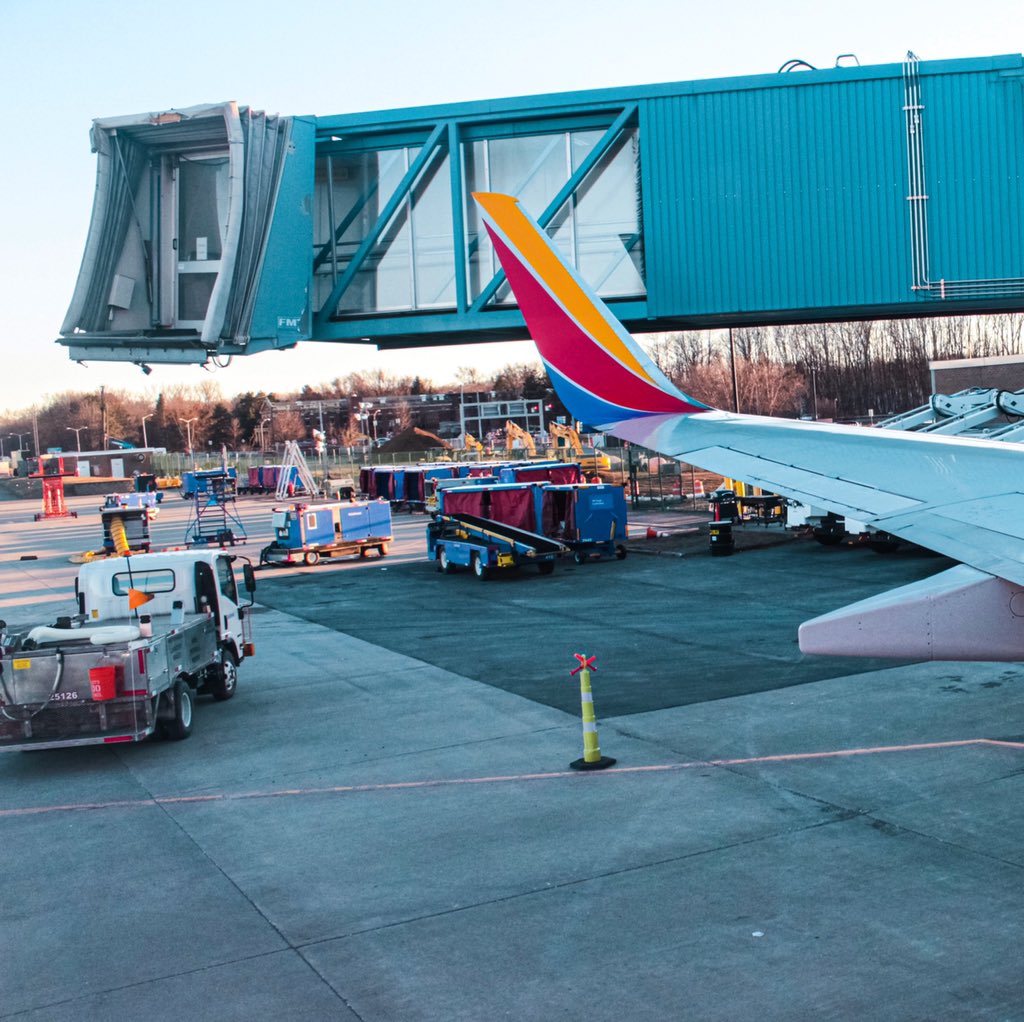 AdrianDHolmes's tweet photo. If you haven’t checked out my latest instas, you’re missing some good stuff. Here’s my Winglet Wednesday from @SouthwestAir out of #Albany. https://t.co/MiG23tRypE