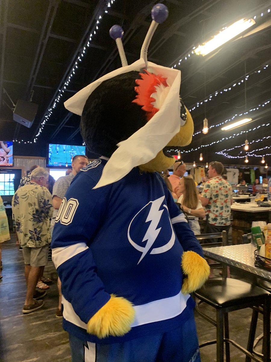 ThunderBugTBL's tweet photo. You got a wedding coming up? Be like Dana and Justin and add me to the guest list!!! >:) #PartyBug https://t.co/wn8PXdXrGM