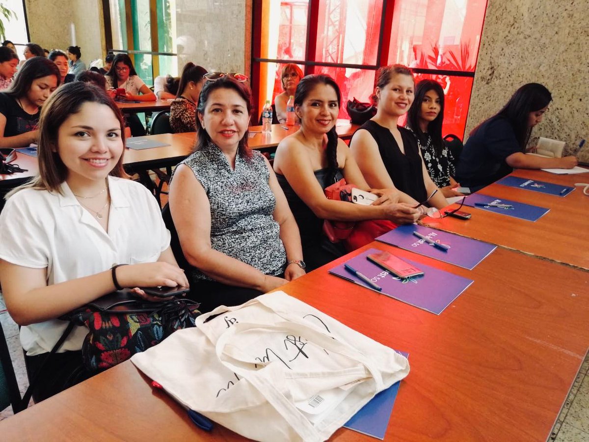 minplanifica's tweet photo. #MPD | #InnovaciónSocialYTecnológica da inicio al evento #InnovaWomen organizado por @CAINCOBOLIVIA con el apoyo del programa @interurbanasbo. Fortaleciendo el ecosistema innovador y emprendedor de las mujeres. https://t.co/55VzCiXITI