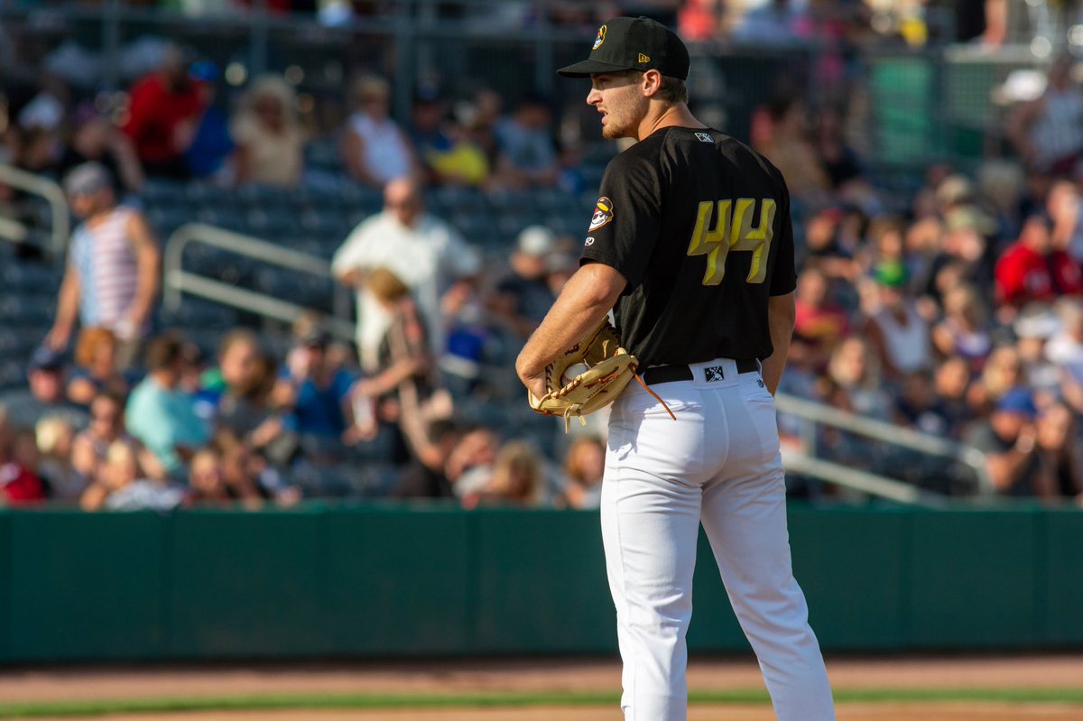 dirtybirdscwv's tweet photo. WHAT A LOW-A DEBUT FOR MATT MARTIN! 

The former @MocsBaseball product fires six scoreless innings and allows just two hits to record his first pro quality start! 

We lead 1-0 heading to the seventh! #PowerUp https://t.co/RiOiakFw8r