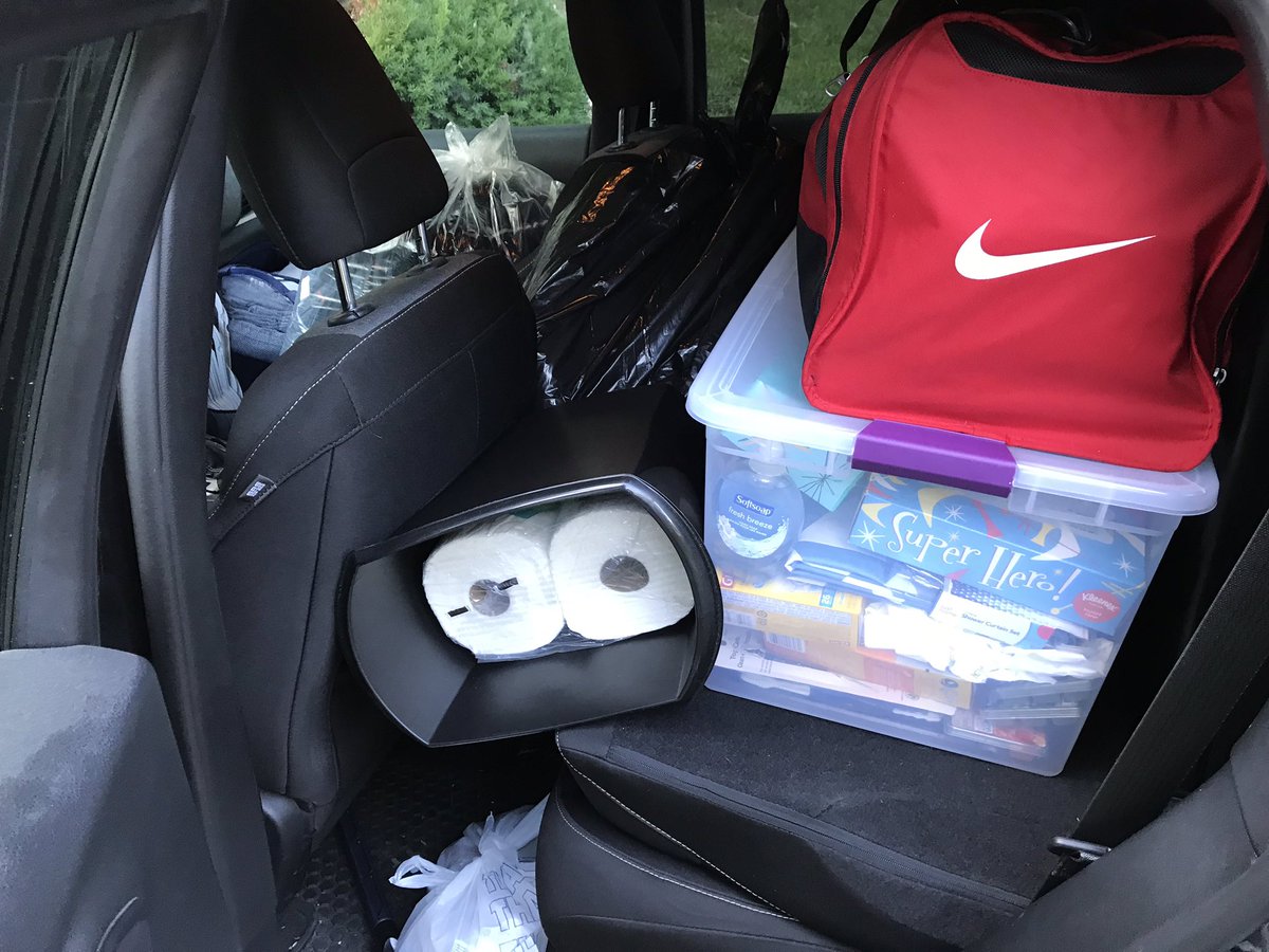 CHSmrGeorge's tweet image. RT if you’re loading vehicles to take your kid back to #college tomorrow morning and your car looks like this  👇 #collegelife #collegeproblems #parenting