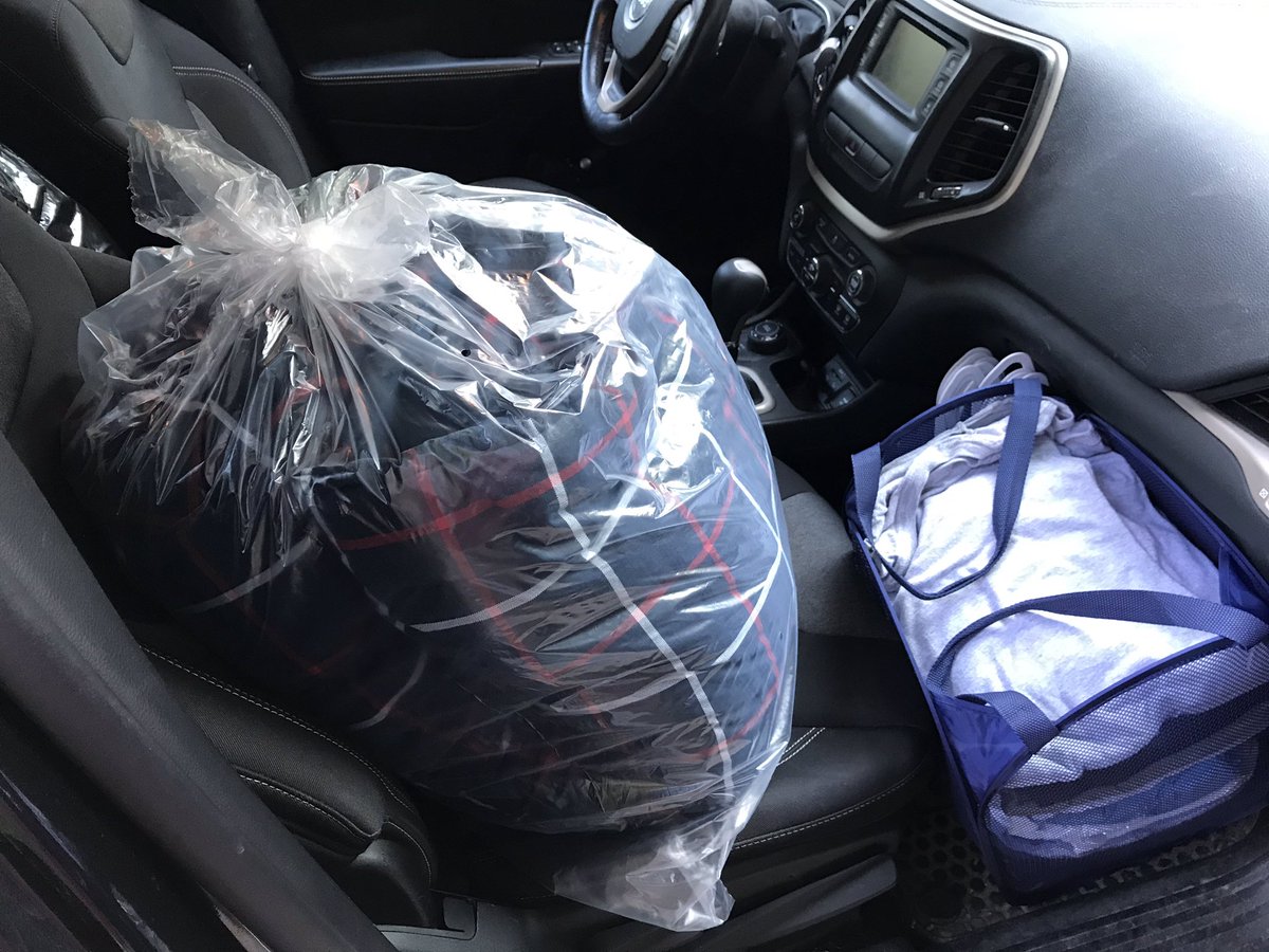 CHSmrGeorge's tweet image. RT if you’re loading vehicles to take your kid back to #college tomorrow morning and your car looks like this  👇 #collegelife #collegeproblems #parenting