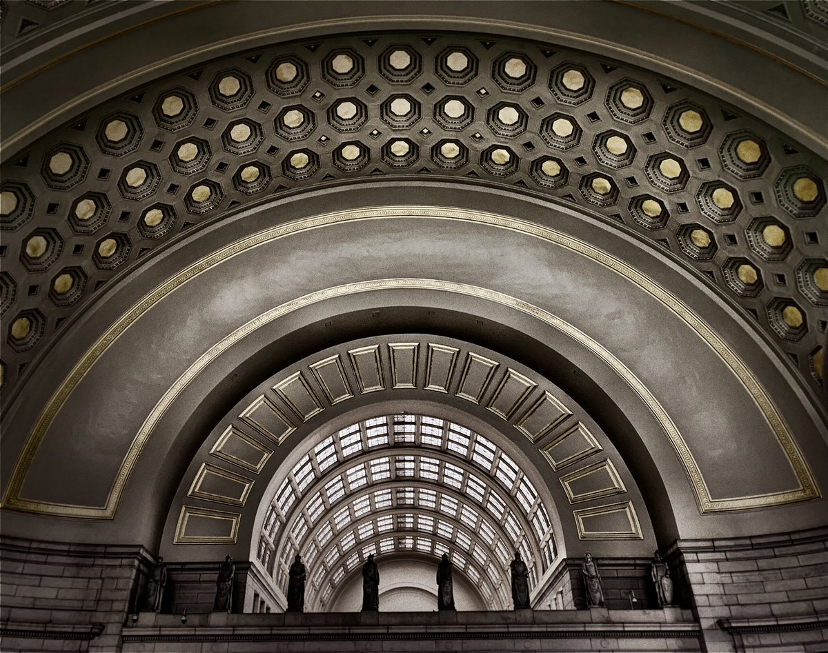 LindseyMastis's tweet photo. Posting some pics I took today at Union Station! I find beauty in architecture. What brings you happiness? #SpiritofUs https://t.co/cTc3sSywtA