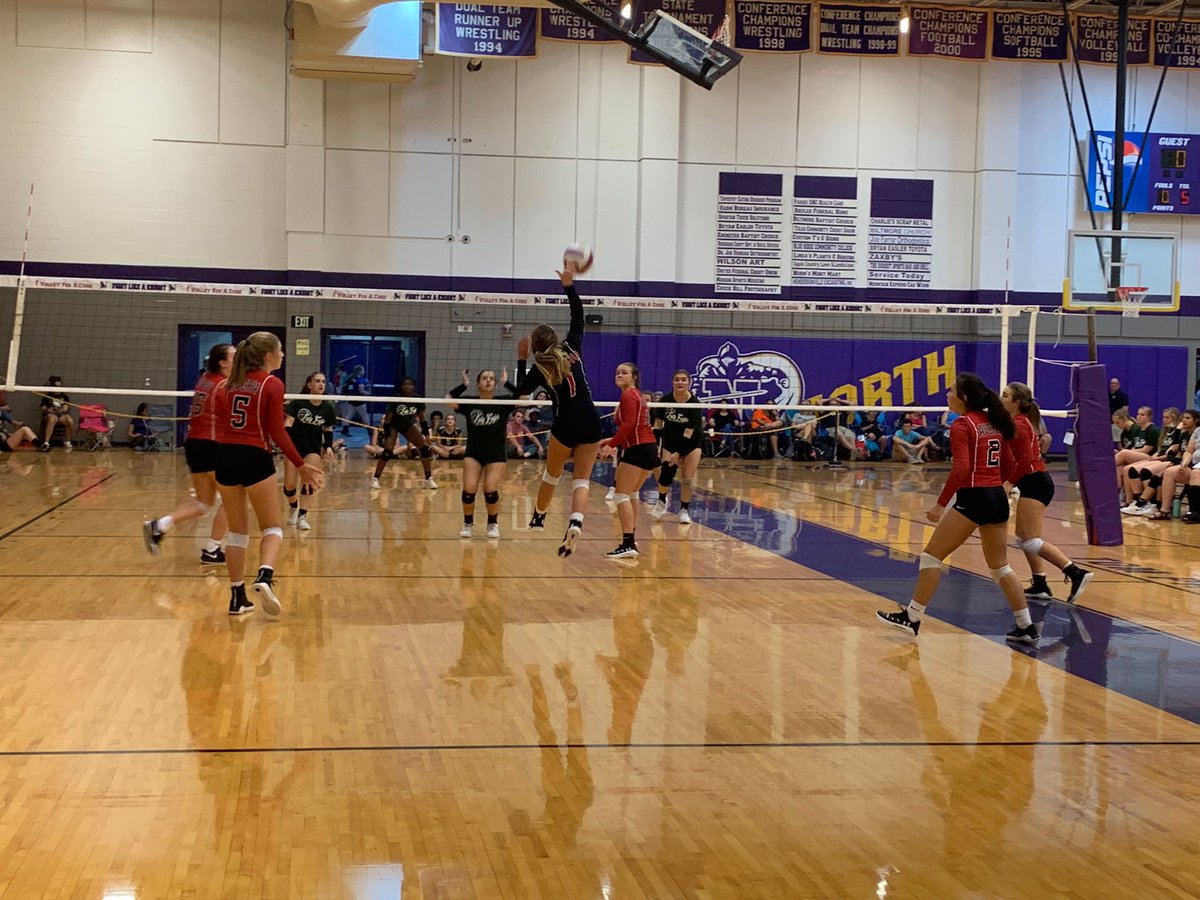 avery_vb's tweet photo. Great end to a great day of volleyball! #raidthenet #weareavery https://t.co/oAdbWPHts6