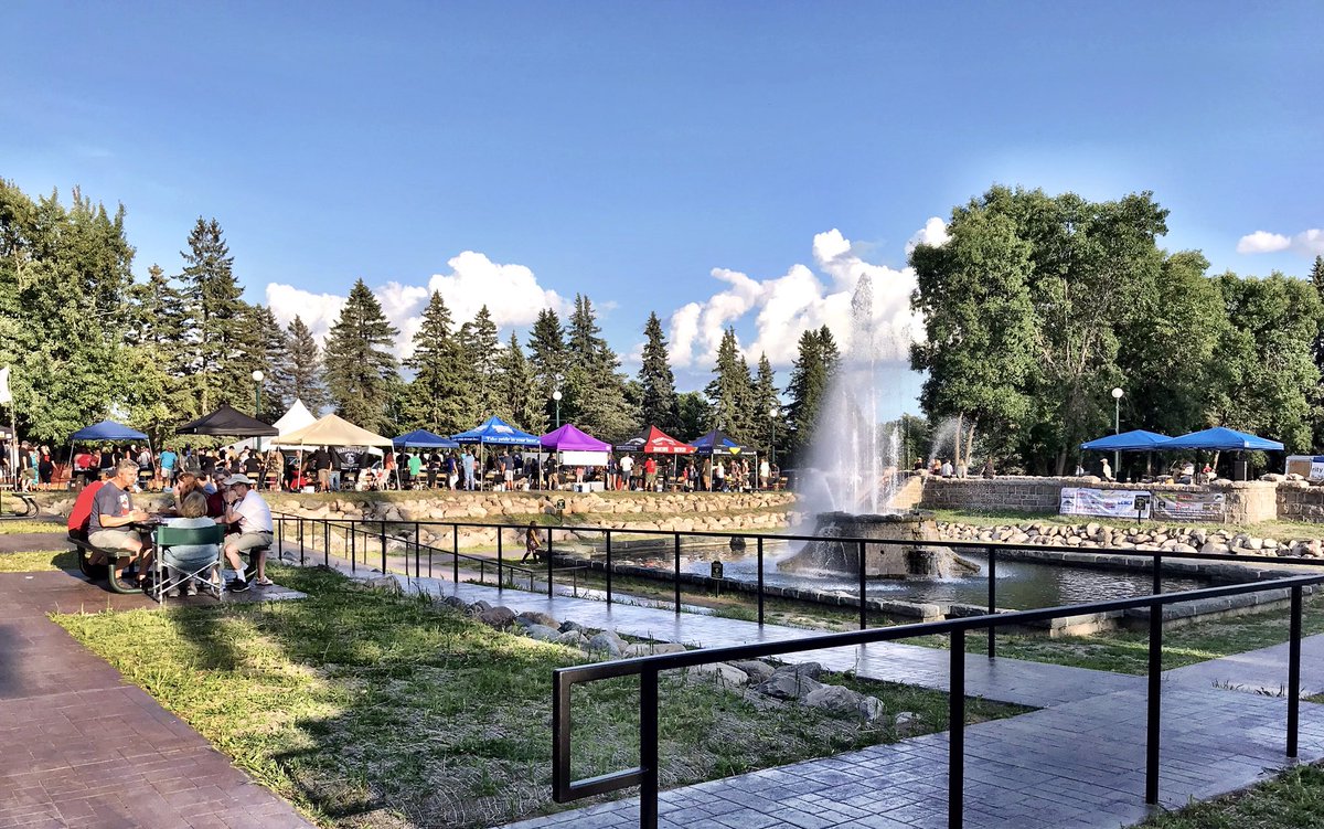 THE_Mr_Berlin's tweet photo. Great weather for the Olcott Park Brewfest.
#finnegans #castledangerbrewery #indeedbrewing #liftbridgebrewery #schellsbeer #loonjuice #summitbrewing #boathousebrewpub #boomtownbrewery #livemusic #springrolls #orangechicken #currychicken #friedbread https://t.co/p1TFjIjZ1s