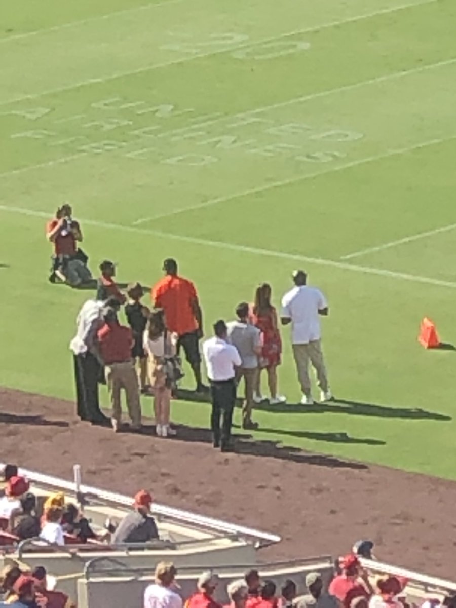 MrsCaulfield99's tweet image. Welcoming college football @USC_Athletics! #fighton #uscselfie #summerhard #hinina