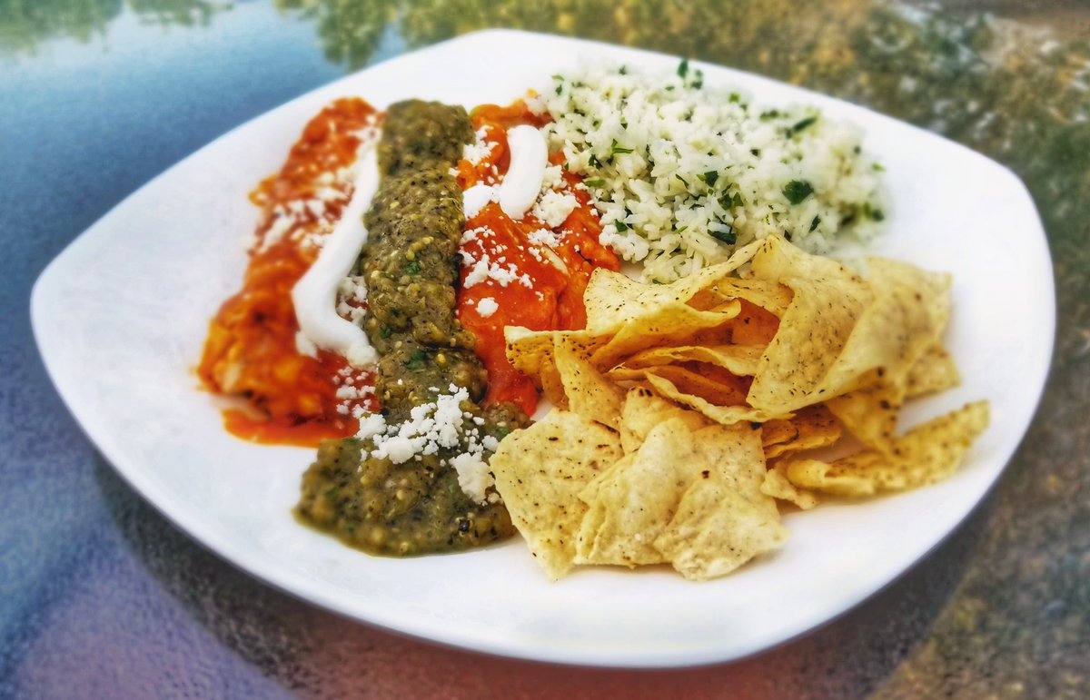 Liquidretro's tweet image. Final product, homemade beef enchiladas (instant pot) with homemade enchilada sauce, hatch chili salsa, cilantro lime rice! #jobdone #timeforrest