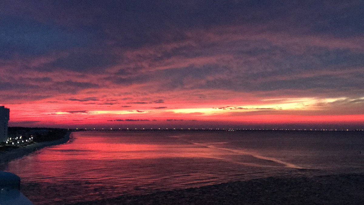 blondeteach68's tweet photo. Red skies tonight on the Chesapeake Bay https://t.co/NQWcQ6WZH2
