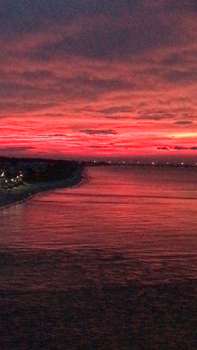 blondeteach68's tweet photo. Red skies tonight on the Chesapeake Bay https://t.co/NQWcQ6WZH2