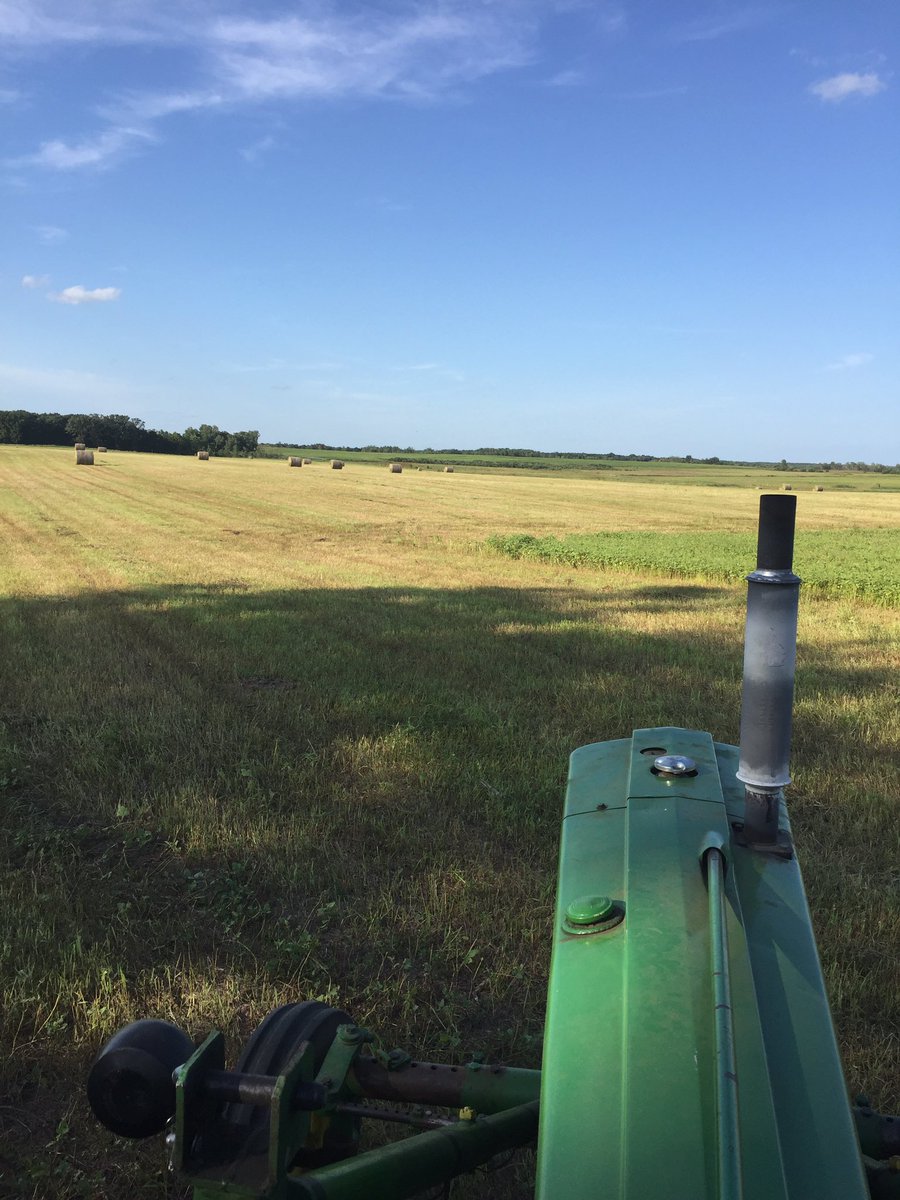 JeffreyJelinski's tweet photo. Just a couple views from my office chair today. Lots, lots, lots of hay and sunshine to. Please watch out for YOUR #AllAmerican #Ranchers and #Farmers and their #SlowMovingVehicles. #StaySafe #KeepSmilin ππΊπΈ https://t.co/OZjCQsjv64