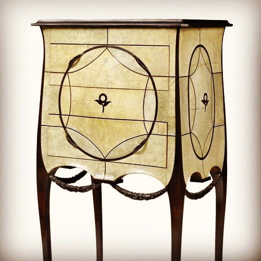 ModernistMaker's tweet photo. #Eureka!  Been wracking my brain for weeks on how to cut patterns so they will fit onto a curved surface to where the edges will still meet perfectly...like the front of this chest or projecting a map on a sphere to make a globe.  Just hit upon the metho… https://t.co/OYlyi0Y4dF https://t.co/B2lX7Tz8aK