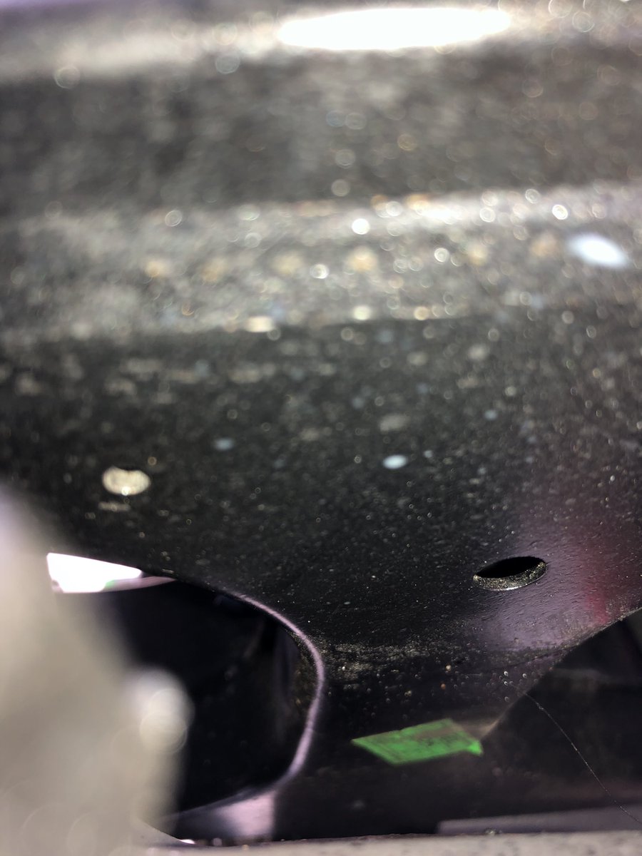 pikun8832's tweet image. チェーン清掃やりましたー。なんかチェーンのフロント側にゴムが垂れているのを発見穴にビス締めしてたみたい。ビスを探して取り付けなー。大きさ不明だから困るー
#pulsar200rs