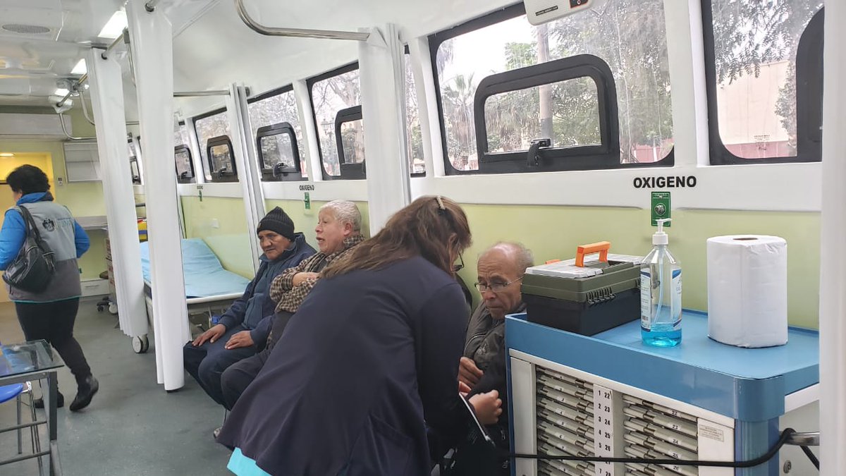 Esta mañana los abuelitos que encontramos anoche en la calle y que  llevamos a la Beneficiencia de Lima Metropolitana recibieron atención médica de SISOL. Cuando todos colaboran ¡SÍ SE PUEDE! #AdoptaunAbuelito <a href="/_USIL/">USIL</a> <a href="/PanamericanaTV/">panamericanatv</a>