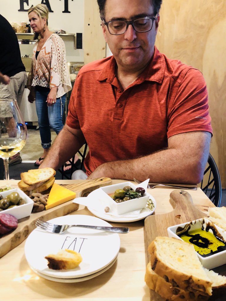 CLYouakim's tweet photo. We checked out the Vine Room on Hopkins Mainstreet tonight. New wine bar, great atmosphere, large wine selection and yummy food! Welcome to Hopkins, we are excited that you are here! https://t.co/OOswPE1cTd