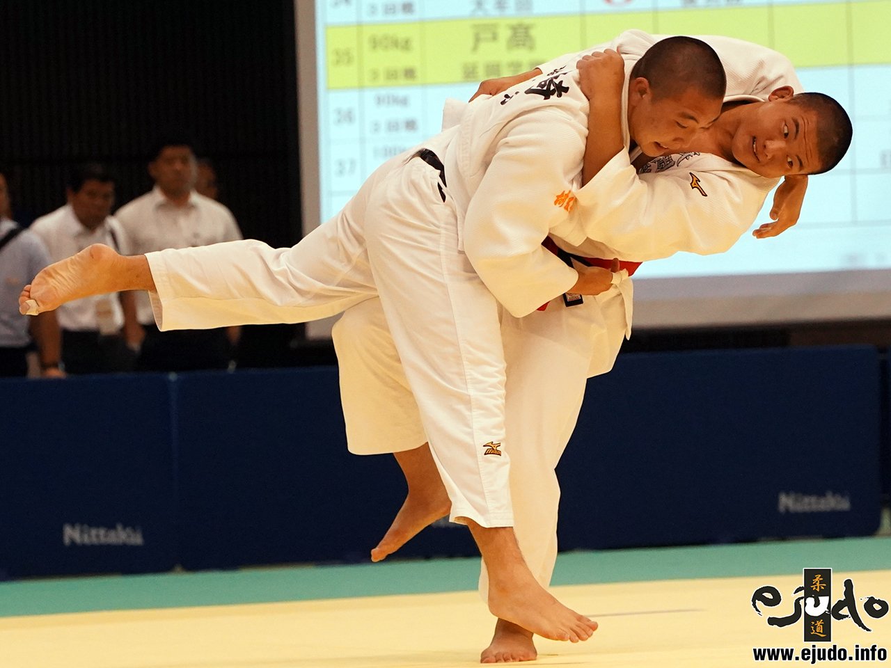 Ejudo編集長 古田 英毅 Ejudoマッチレポートより写真 第68回インターハイ柔道 競技男子90kg級3回戦 戸髙淳之介 延岡学園高 が松崎渡 埼玉栄高 を やぐら投げ に捉えて内股 一本 T Co Dz4cks1t3u T Co Qbmvig6xnc Twitter