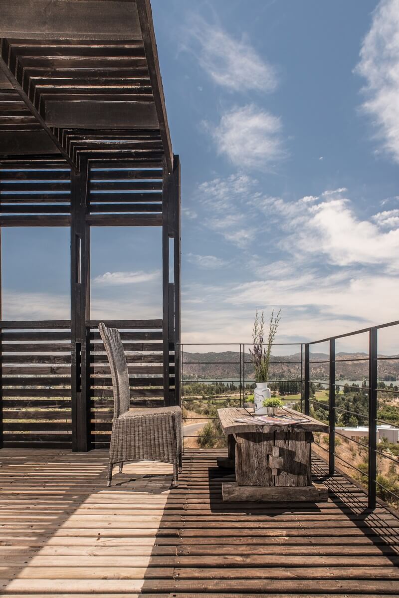 NonagonStyle's tweet photo. This folding 🌄#Chilean #home unfolds stunning #views.🌊
🔗Details: https://t.co/nLdkvZmLZ5
.
#EcoFriendly #House #RapelLake #Sustainable #Veranda #Wood #InteriorDesign #NonagonStyle https://t.co/1fNrF65eOc