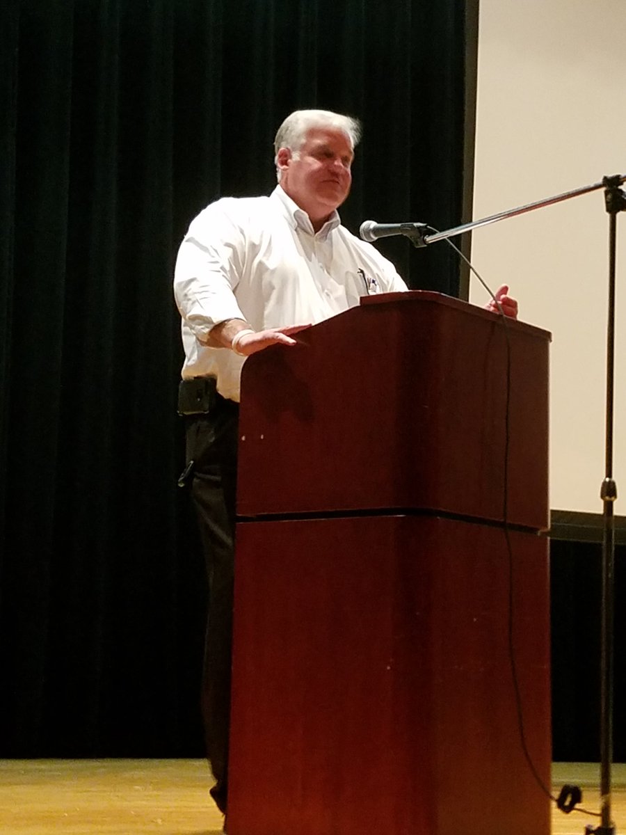 hicks14memorial's tweet photo. Emcee tonight at the scholarship banquet @jmwalls44 https://t.co/LKll4uMWok