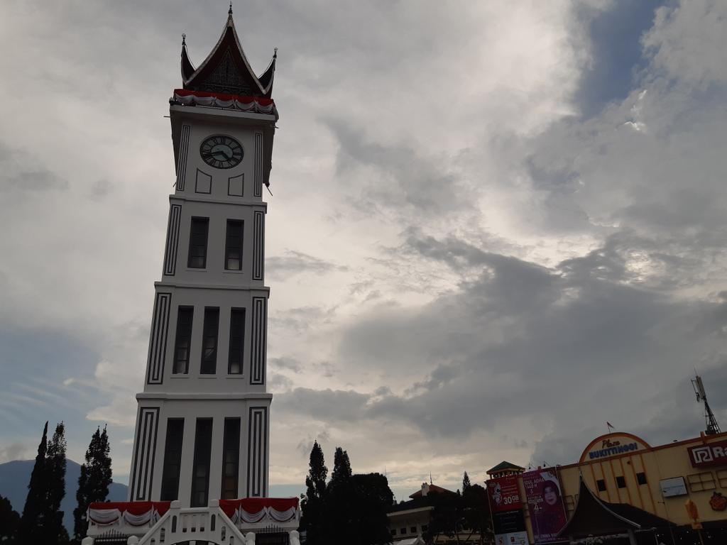 erna_st's tweet image. Jam Gadang, Bukittinggi, Sumatera Barat.

#travelling #jamgadang #bukittinggi #westsumatera #indonesia