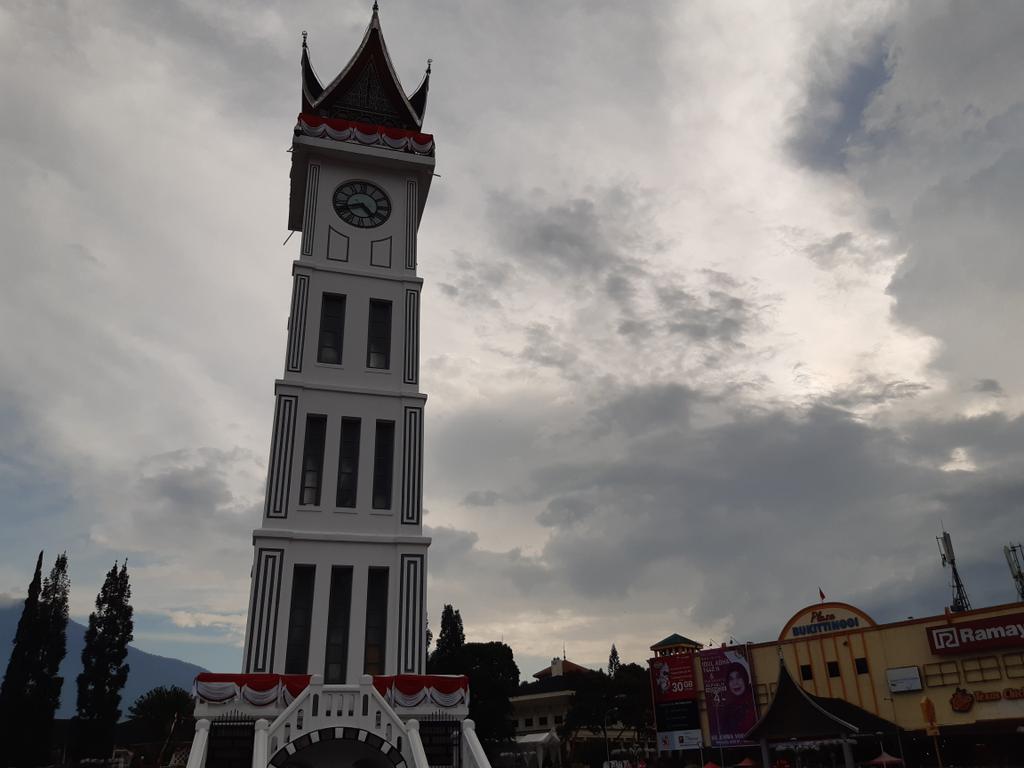 erna_st's tweet image. Jam Gadang, Bukittinggi, Sumatera Barat.

#travelling #jamgadang #bukittinggi #westsumatera #indonesia