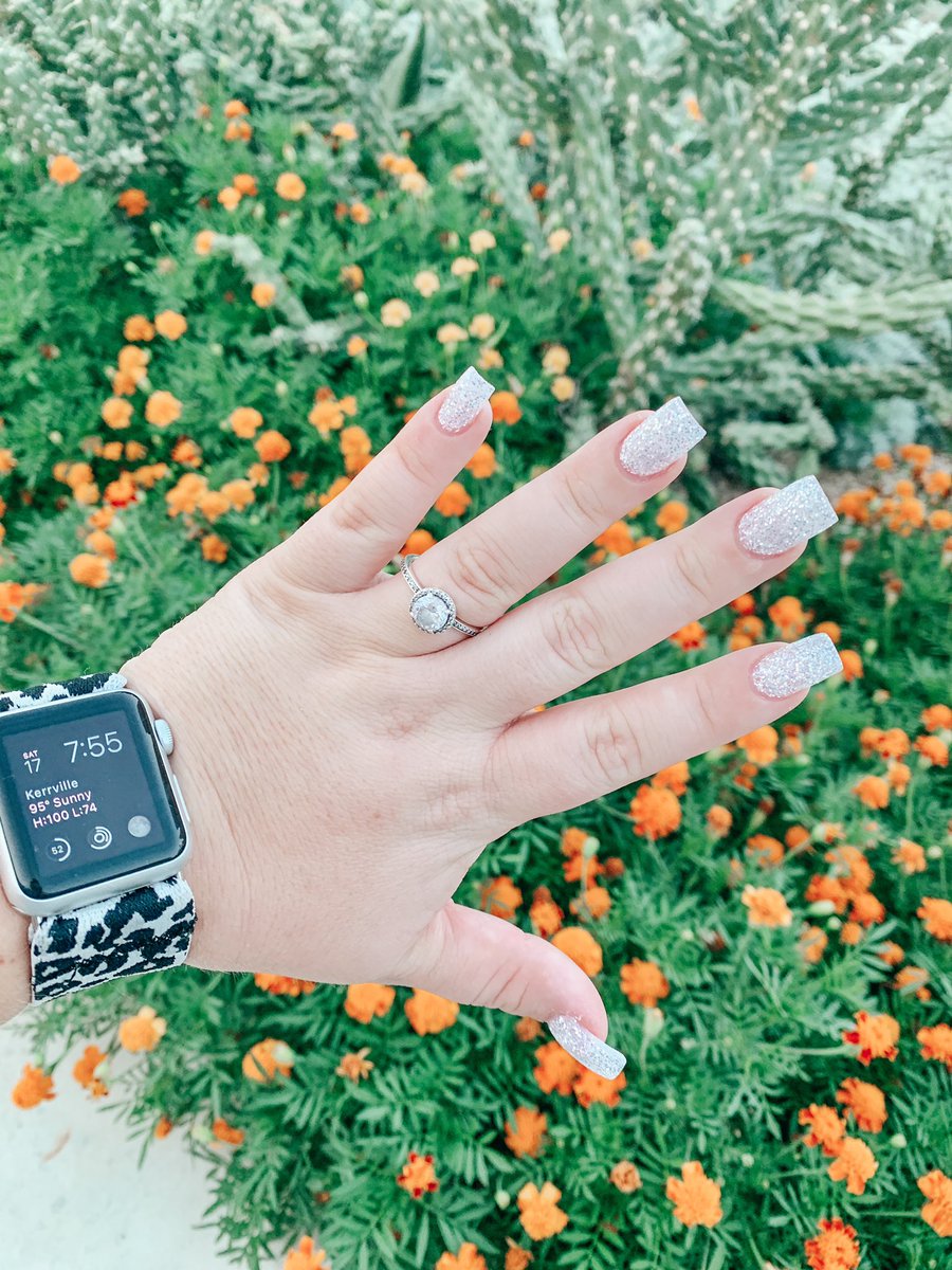 carliharlow's tweet photo. Obsessed pt. 993118548292 💎🧡 #freshclaws https://t.co/9USzKUN0iq