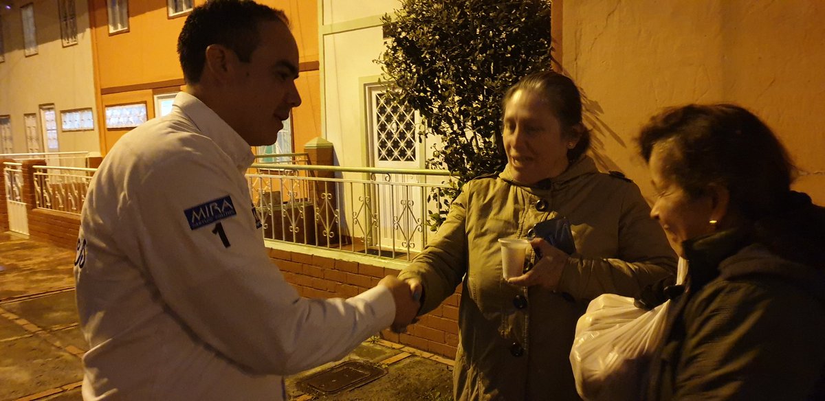 Fapuentess's tweet photo. #LaPoliticaEsHaciendo
Finalizamos recorrido en la cuadra de @Hector_Ochoa54 #MIRA86 con vecinos a quienes les llevamos buenas noticias sobre la problemática de los armarios de energía en su sector.
#LaFuerzaQueNosUne con la comunidad son los resultados que alcanzamos en equipo. https://t.co/IlX22vbzwi