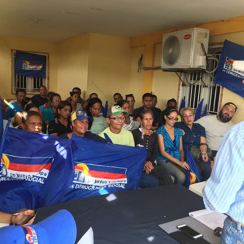 Hoy la Pq. Libertad, en Lagunillas dice presente, comprometida con la #OperacionLibertad liderada por <a href="/jguaido/">Juan Guaidó</a> y la <a href="/AsambleaVE/">Asamblea Nacional</a>  y <a href="/PartidoUNTZuIia/">Un Nuevo Tiempo Zulia</a>
El cambio es INDETENIBLE.
Cese de Usurpación, Gobierno de Transición y Elecciones Libres #SiSePuede #JuntosPodemos #ContamosContigo