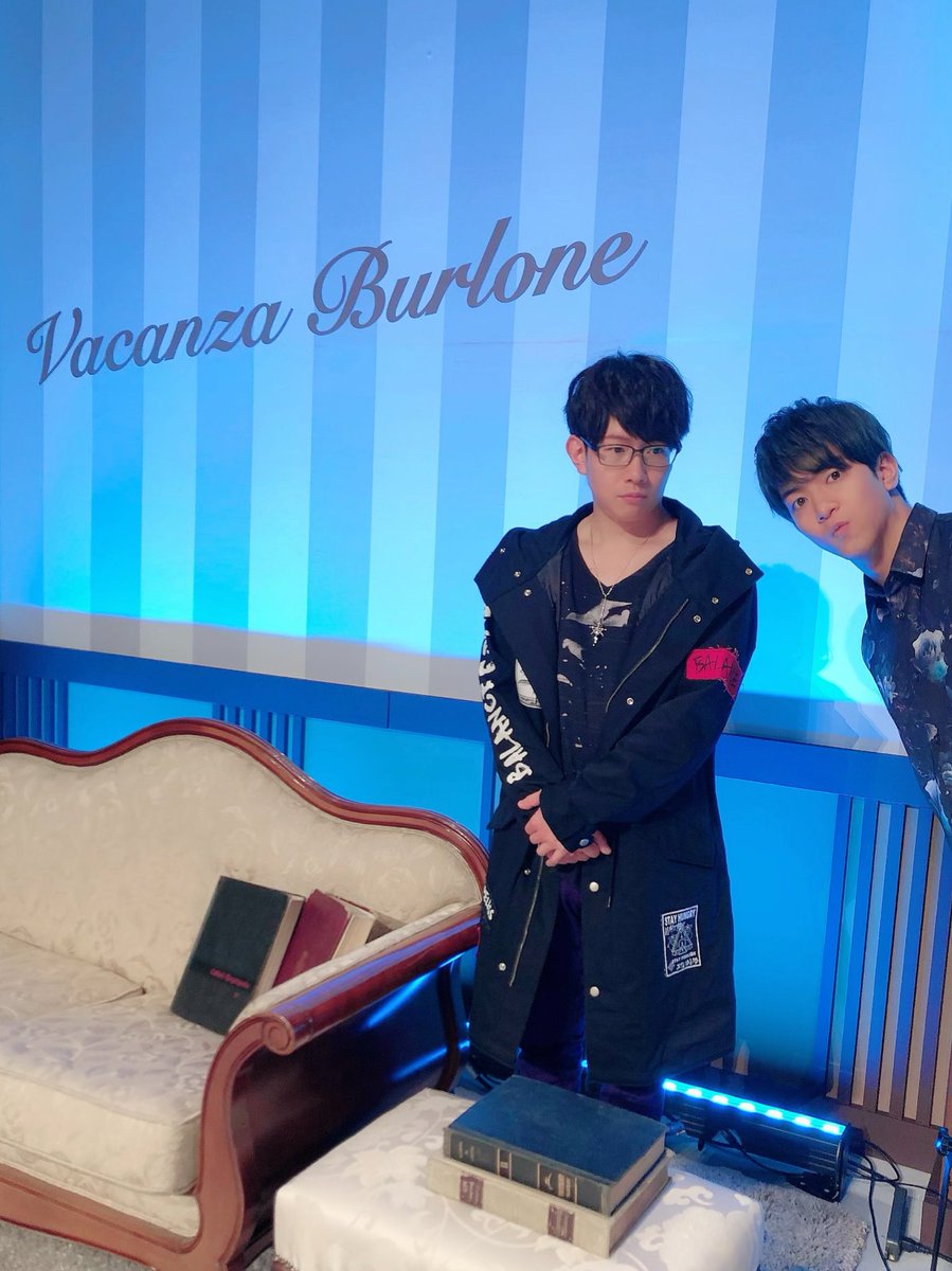 hemp_m's tweet photo. 「ピオフィオーレの晩鐘 ～Vacanza Burlone～ 」思い出☆
ス��ージで豊永の写真を撮ってたら、石川界人さんがフレームインな一枚〜っ♪
2ショットありがとうございます〜っ！
それと、フードを被ったオルロック永な一枚を〜っ♪
#ピオフィ https://t.co/NNfRZBGRrU