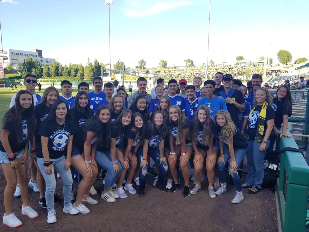StMikesHorsemen's tweet photo. Horsemen and Lady Horsemen soccer teams shaggin' balls and cheering on @NewMexicoUTD at @ABQTopes park! #somosunidos #community #horsemensoccer https://t.co/iCGtS3OwC9