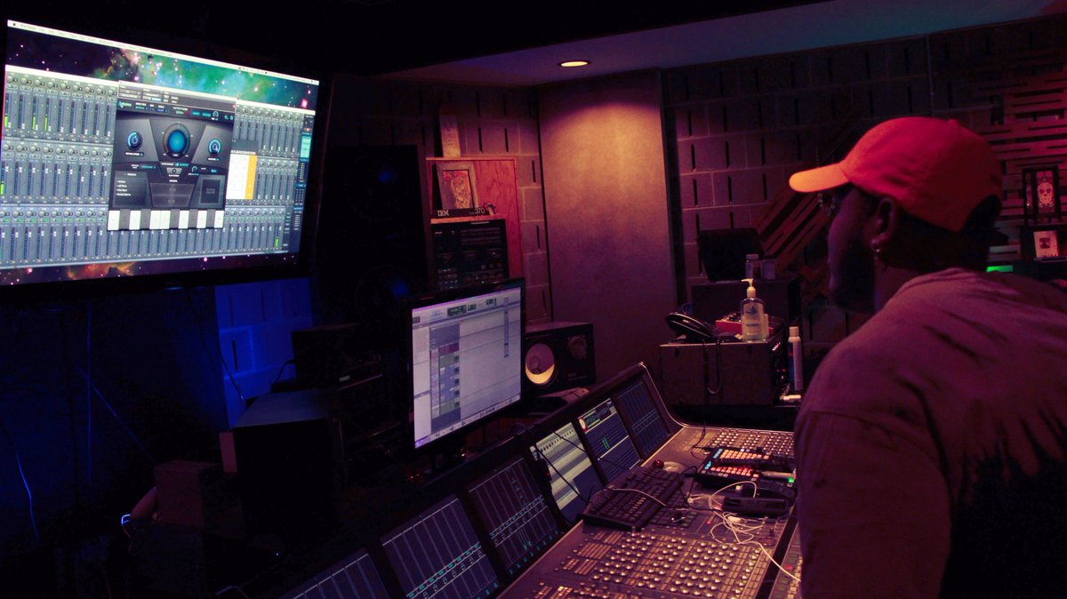 deandreknico's tweet photo. Continuing work on this new EP/Album. It's coming together in a Beautiful way! 🎶 #DeAndreNico #TeamDeAndre #NewMusic #music #rnb #pop #soul #singer https://t.co/Iml5RFhtMB
