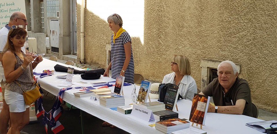 LivesParallel's tweet image. Great to be represented at the second annual Salon des Ecrivains in #Quillan #Aude @JAndrewesNZ @PyreneesAudois