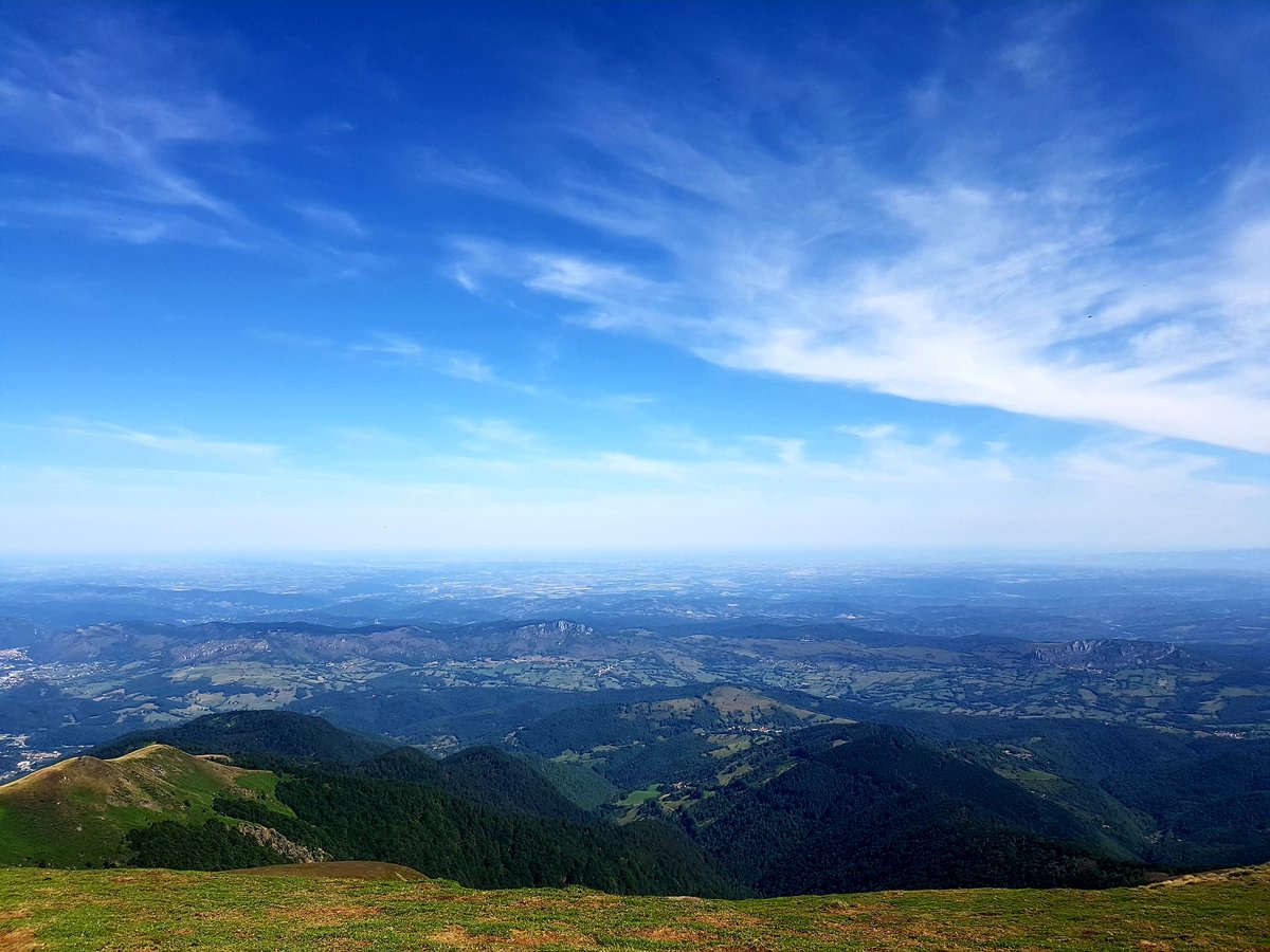 jourdan_jerome's tweet photo. Que faire ce Samedi matin ⏰🤔☕ ? Partir à l'assaut du #FOURCAT par Mercus 🔝 Temps SUPERBE 🙏 SOLEIL Étincelant ☀️ Crapahuter 😅.. Trotter 🏃‍♂️.. Et, Gagner cette Vue Majestueuse sur les #pyrenees Ariegeoises ⛰.. #Balade #Occitanie #montcalm #foix #ariege #running #Training https://t.co/VvU40swFNy