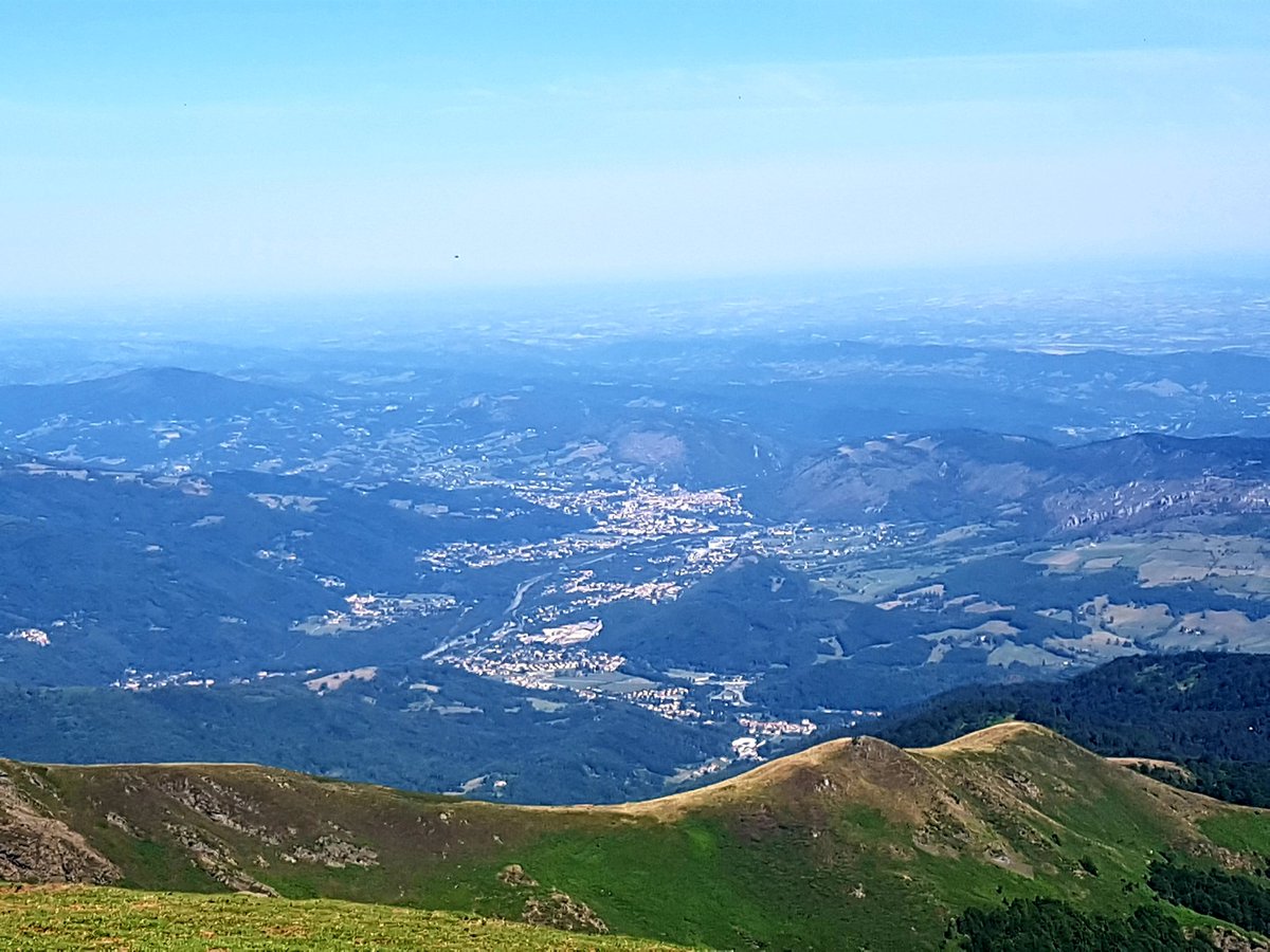 jourdan_jerome's tweet photo. Que faire ce Samedi matin ⏰🤔☕ ? Partir à l'assaut du #FOURCAT par Mercus 🔝 Temps SUPERBE 🙏 SOLEIL Étincelant ☀️ Crapahuter 😅.. Trotter 🏃‍♂️.. Et, Gagner cette Vue Majestueuse sur les #pyrenees Ariegeoises ⛰.. #Balade #Occitanie #montcalm #foix #ariege #running #Training https://t.co/VvU40swFNy