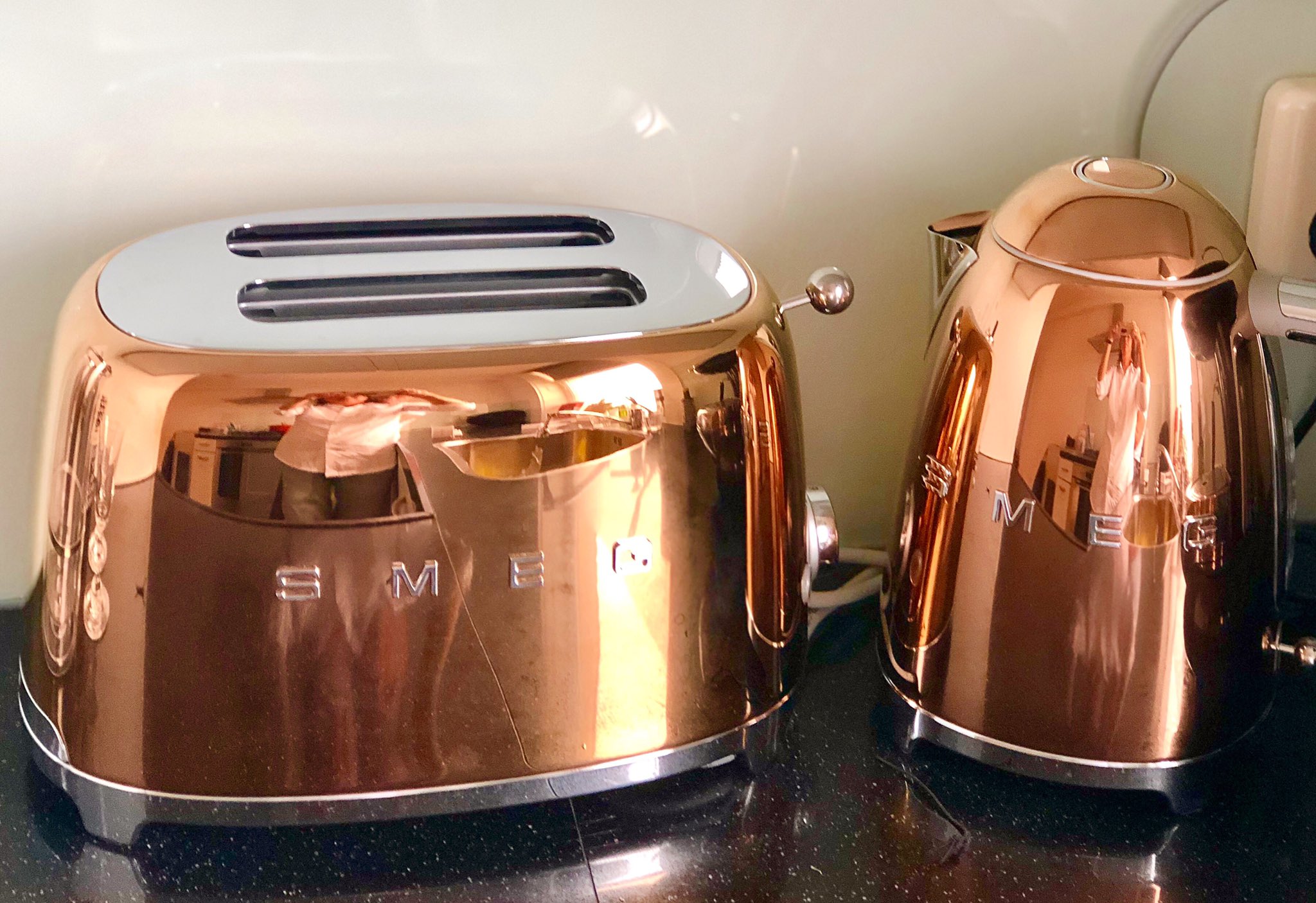 Nadine Landman on Twitter: "Totally in ❤️ with my new rose golden Smeg  #kettle and #toaster! 🤩toaster #rosegold #awsome #smeg #smegtoaster  #smegkettle #smegkettleandtoaster #smeg50style #smeglove #italiandesign  #kitchendesign @lamesaNL ...
