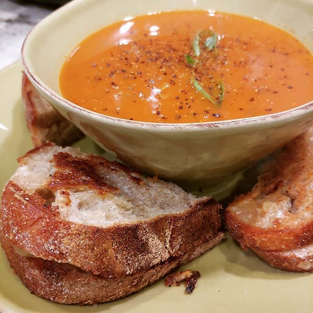 Pepperfull9's tweet photo. Grilled Cheese Sandwich 🧀 made with grass-fed raw milk cheese, traditionally fermented heirloom grain sourdough @chinitaspies, topped with pastured bacon and a side of bone broth tomato soup 🍅
.
.
.
#westonaprice #rawmilk #nourishingtraditions #traditionalfood #grassfed #fer… https://t.co/AQS3CjLYmB