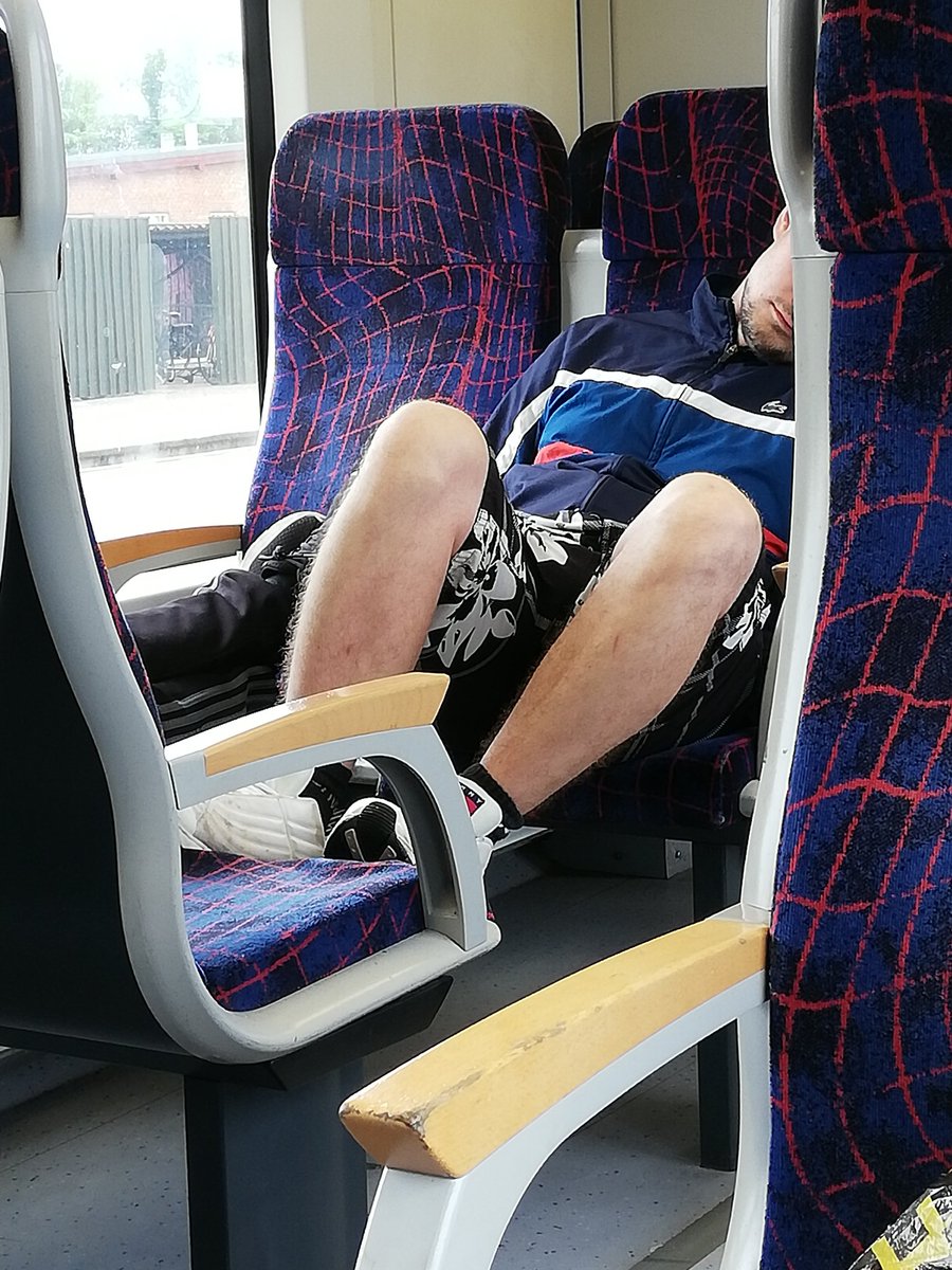 ramsgaard's tweet image. Why do you feed need be on our seats? #imaidiot #stramop