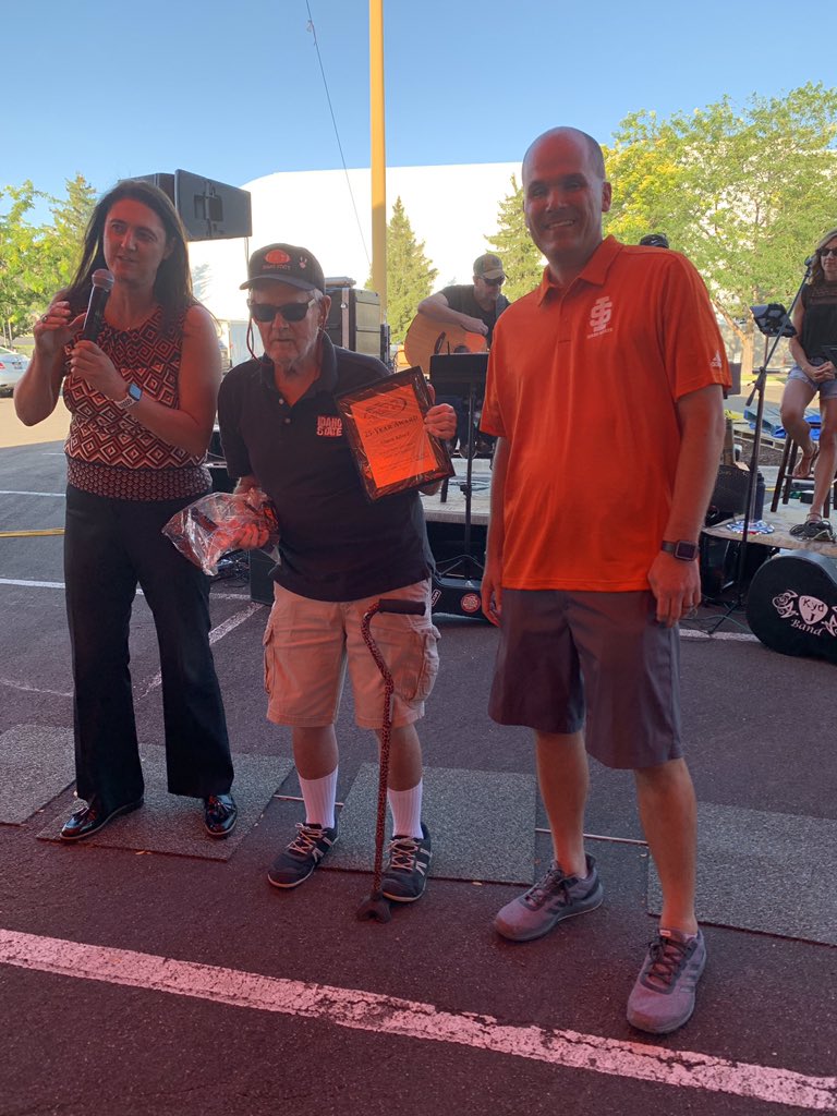 schaack319's tweet photo. Glenn Alford is the encyclopedia of @ISUBengals athletics. @CoSIDAnews recognized him with a Lifetime Achievement and 25-year award. He was unable to make it to Orlando so we presented him the awards today at our booster club dinner. https://t.co/wInVhiDUch