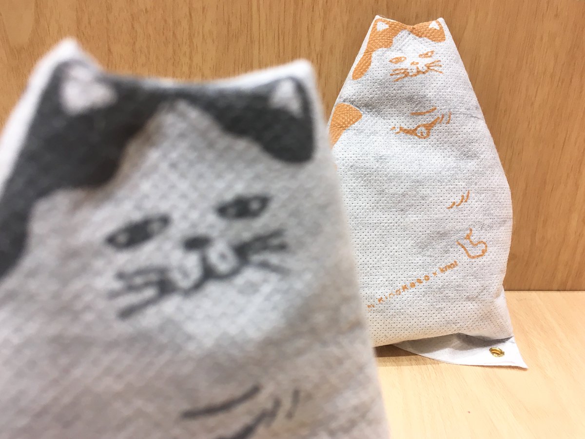 nativecotton_sy's tweet photo. 渋谷ヒカリエ9階の #ヒカリエホール では、『 #ねこがかわいいだけ展 』が開催されていますね♪Zawariiiでも、セラミック炭が入ったネコちゃんなど可愛らしい猫アイテムがたくさん🐱💕クローゼット内の湿気や靴・靴箱の気になるニオイをキャット(カット)してくれます👍👍
#猫 #ネコ #アスカム #炭 https://t.co/2SPMVUx7D7