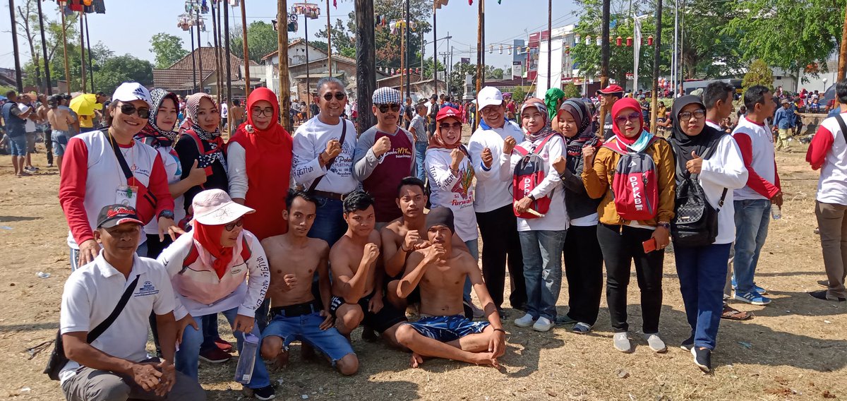 DPPKB2's tweet photo. Semangat...Tim dr DPPKB...ayo panjat terus...#HUTPurwakarta https://t.co/UiLQFjIwwd