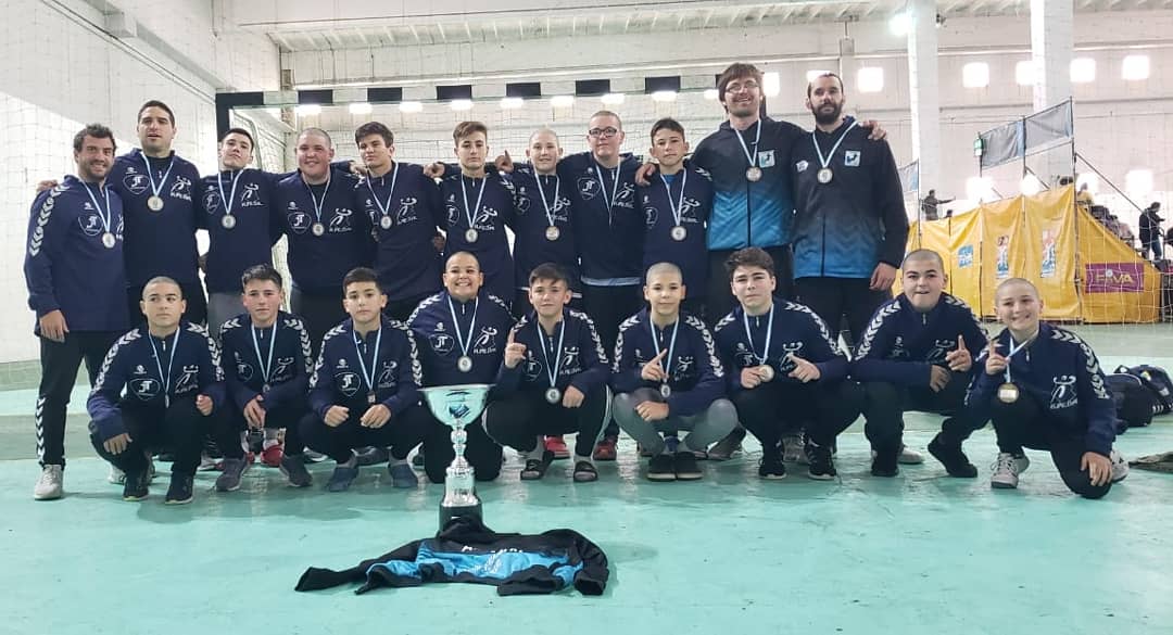 fuegosagrado_ok's tweet photo. #Handball | #ArgSelecciones #Menores #Masculino 🤾♂️
FINALES 🏆 - Resultados de hoy ✅
🔰Divisional #A⤵️
@femebal 27 - 20 #Atlántica
🔰Divisional #B⤵️
#Córdoba 32 - 25 #Neuquén
🔰Divisional #C⤵️
#APeBal 42 - 38 #AmigosDelRocha https://t.co/ebE4wTGQyI