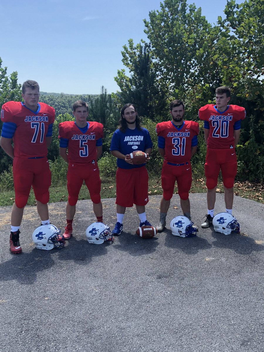 2019 seniors before taking PRTC pictures! #generalgang #winthehill #gata #560 #hammeringnails #WeAreJacksonKy